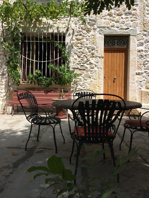Bed and Breakfast Mas Moineau Mézoargues Exterior foto