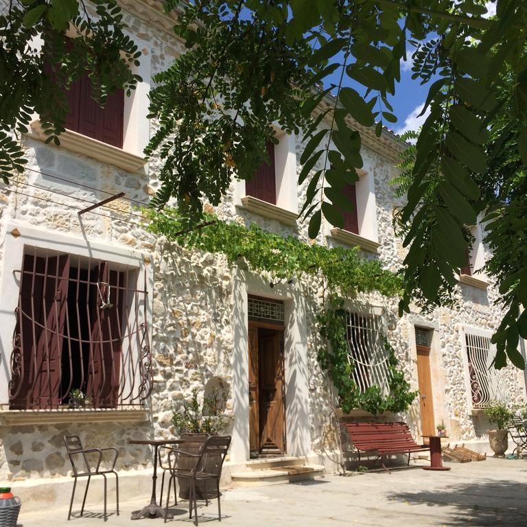 Bed and Breakfast Mas Moineau Mézoargues Exterior foto