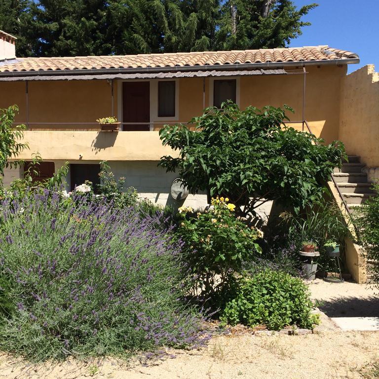 Bed and Breakfast Mas Moineau Mézoargues Exterior foto